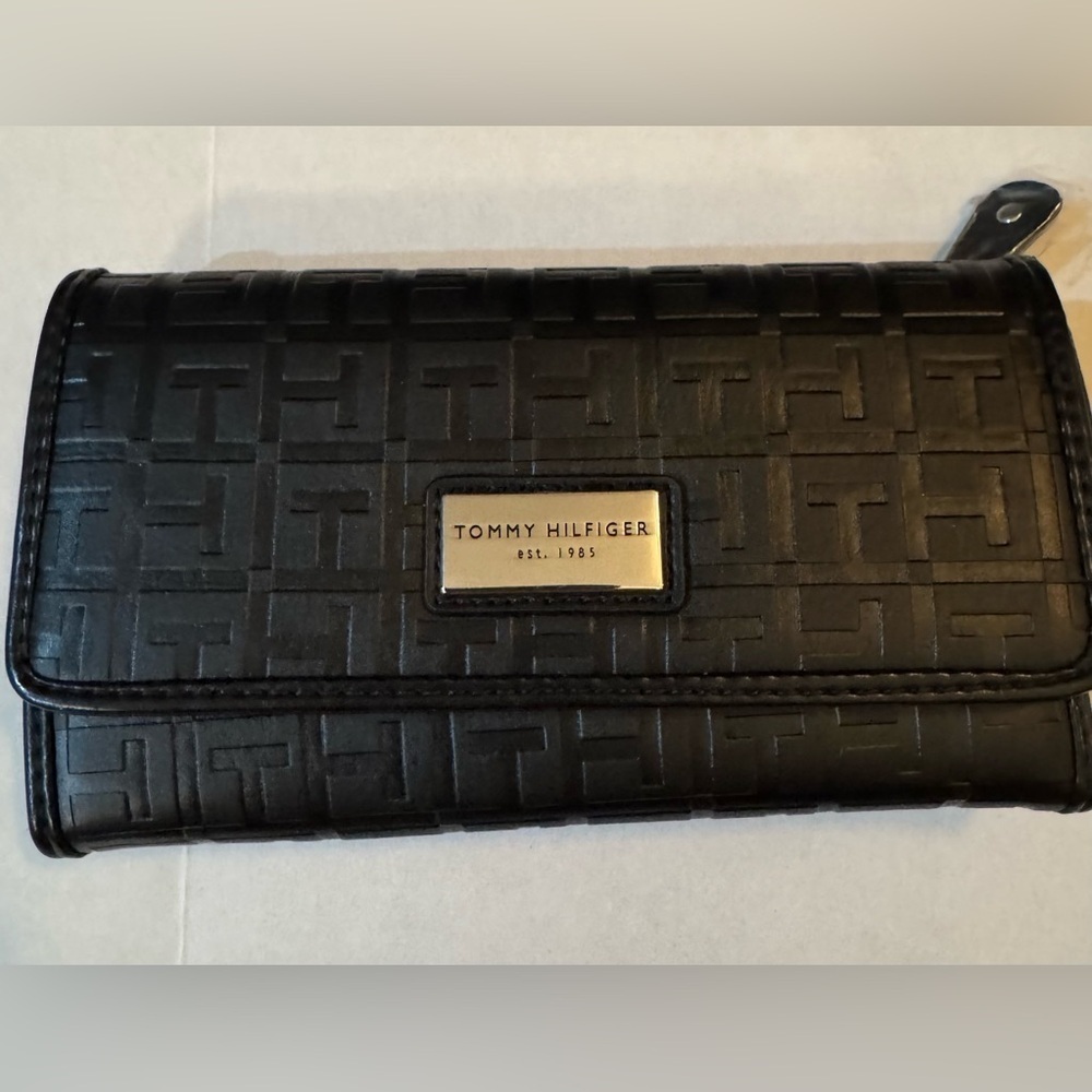Tommy Hilfiger Women's Logo Checkbook Wallet Clutch Bag